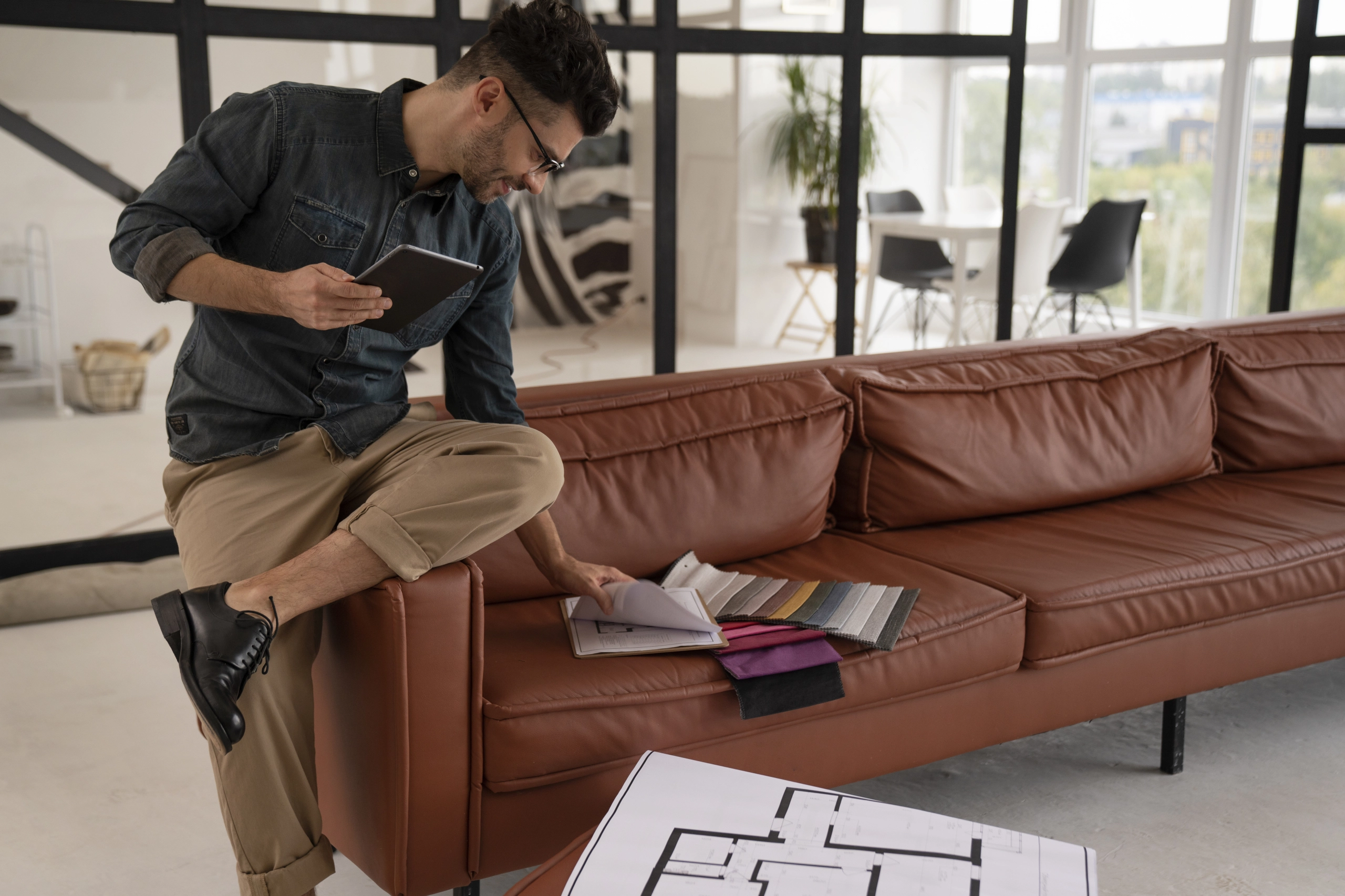front-view-man-holding-tablet