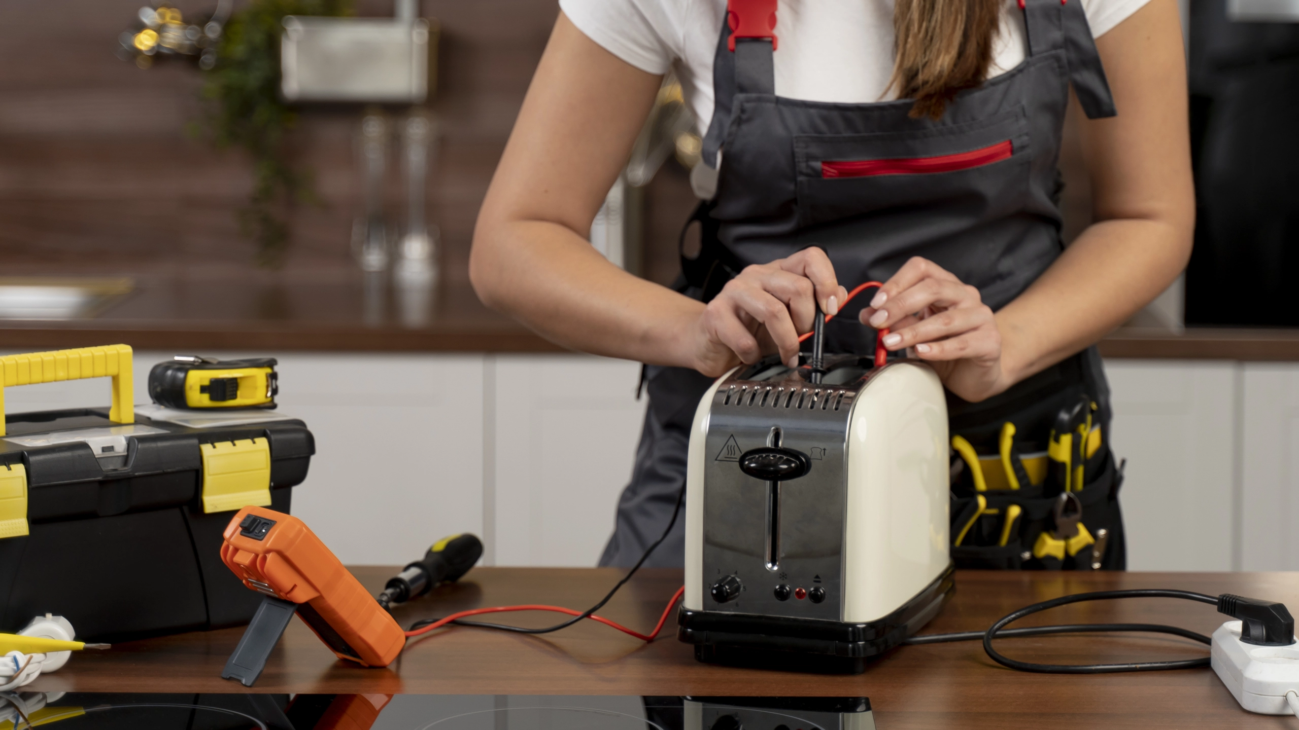 service-maintenance-worker-repairing